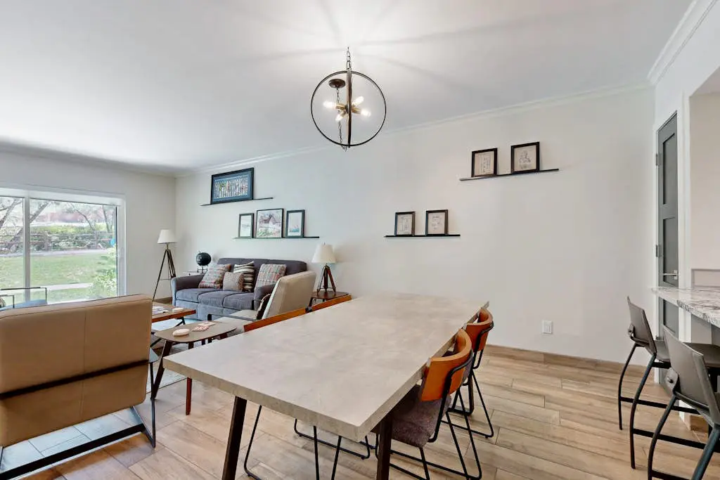 Fully Renovated Condowith Patio, Wood Fireplace & Hot Tub