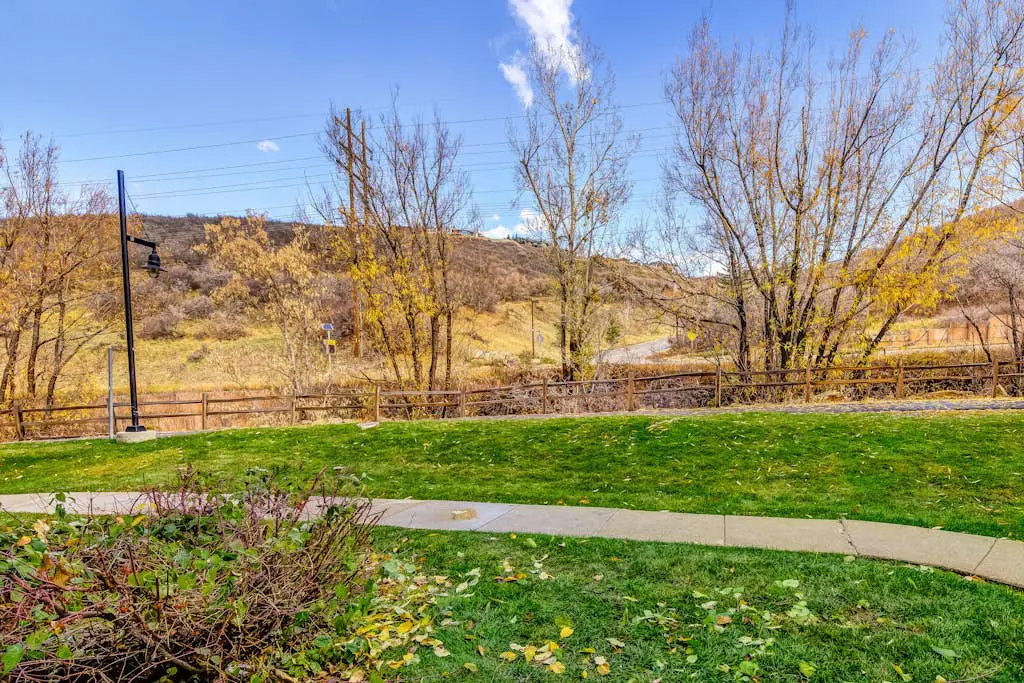 Fully Renovated Condowith Patio, Wood Fireplace & Hot Tub