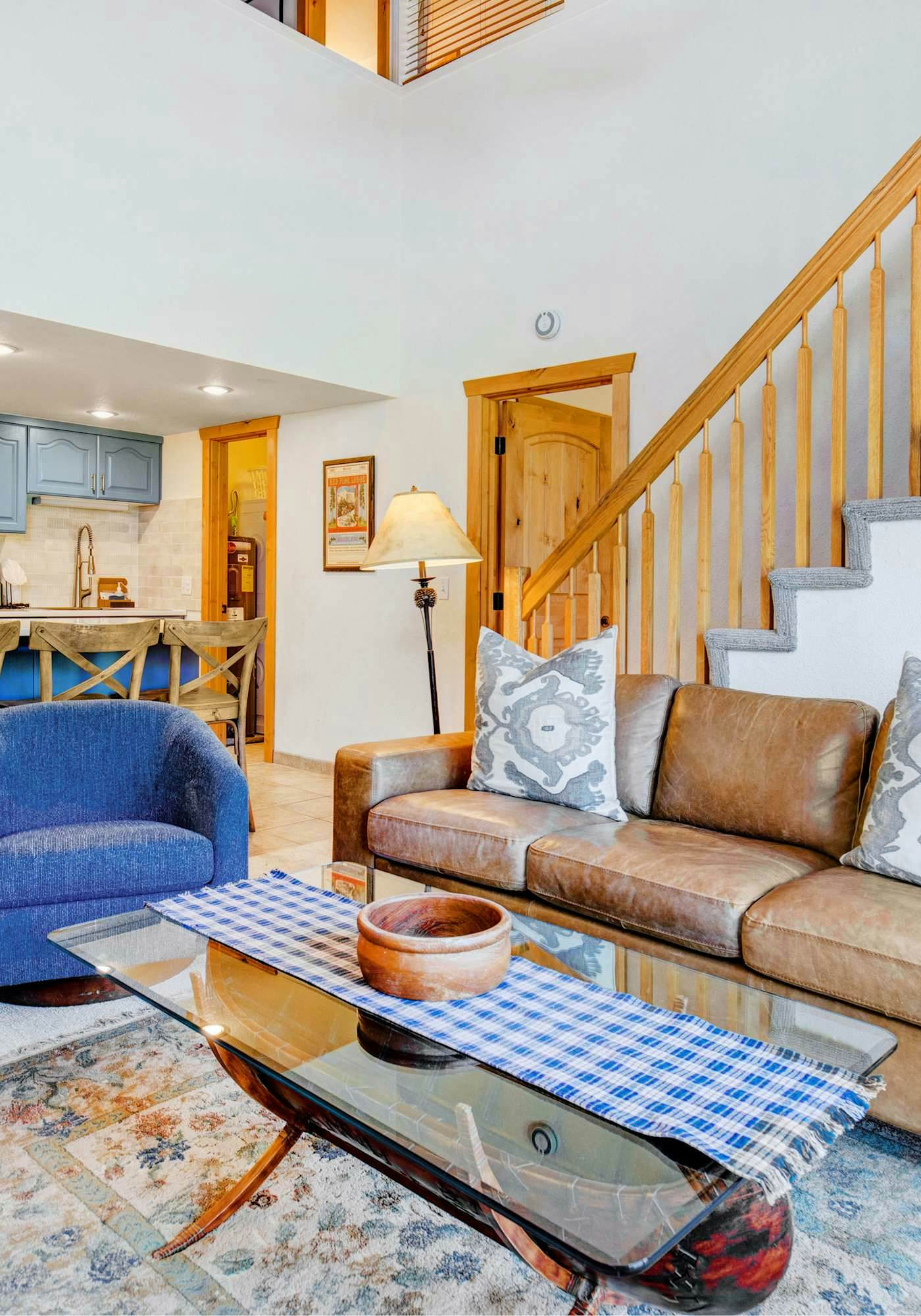 Two Lofts, Mountain Views, Gas Fireplace, Shared Seasonal Hot Tub & Pools