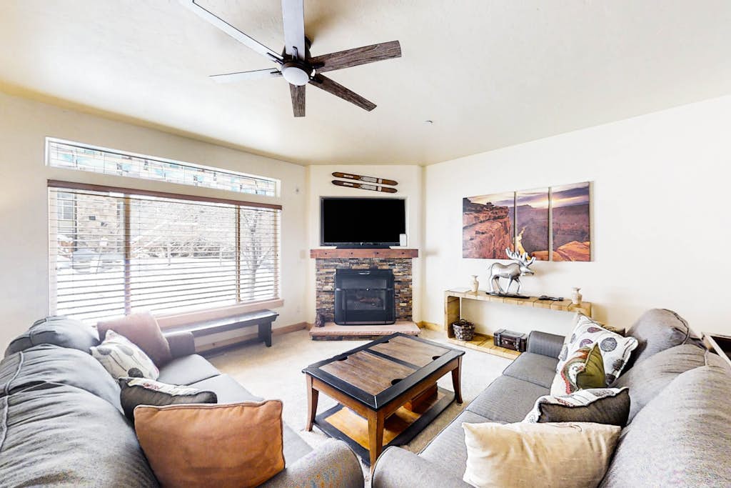 Family-Friendly Home with Private Hot Tub, Shared Pool, WiFi, and Central AC