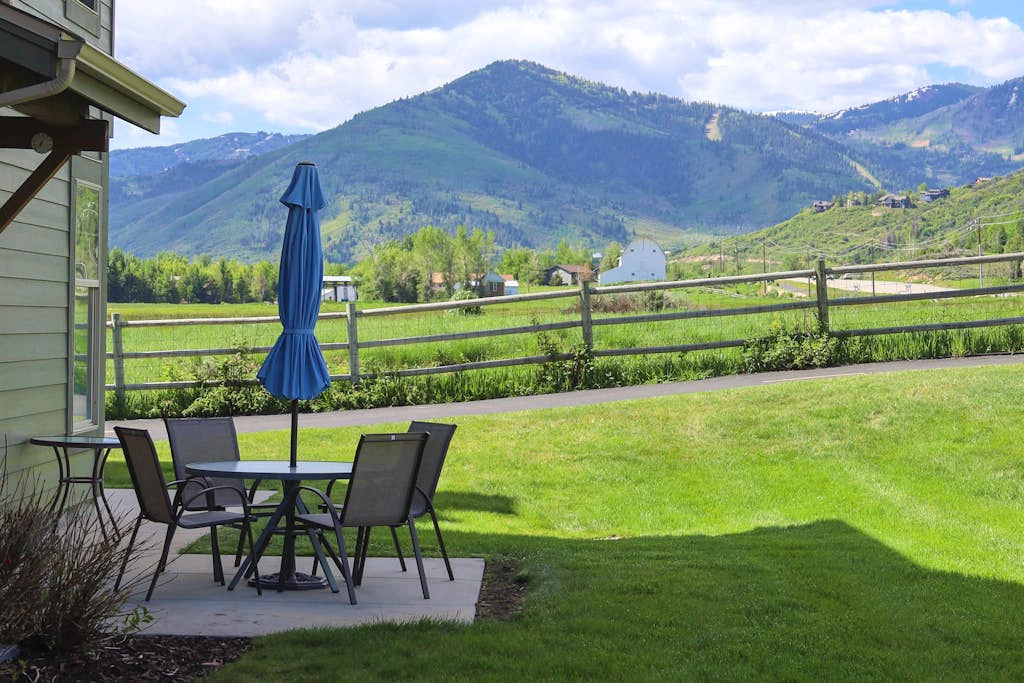 Two-Story Condo Near Skiing with Fast WiFi, Central AC, Fireplace, & Grill