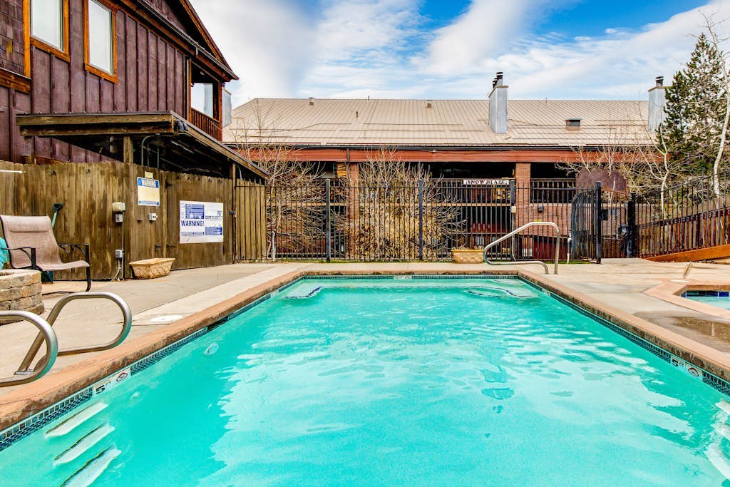 Stunning views, Pool & Hot Tub, gas grill