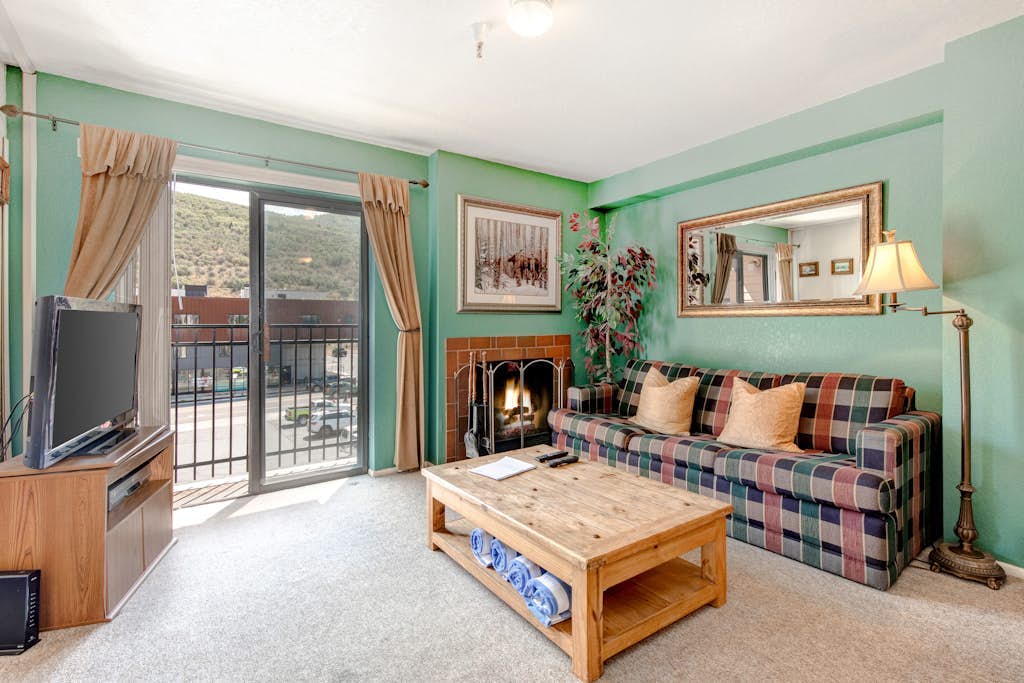 Top-floor, mountain view condo with fireplace, pool & hot tub - steps to shuttle