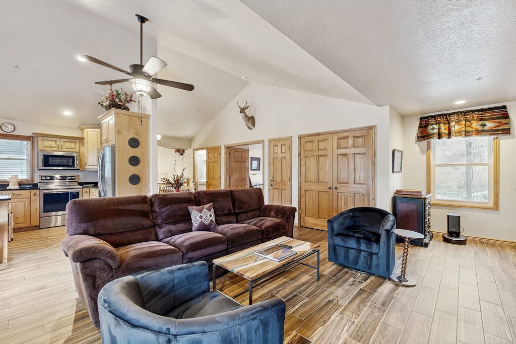 Mountain view home with hot tub, fireplace & perfect walk-to-lift location