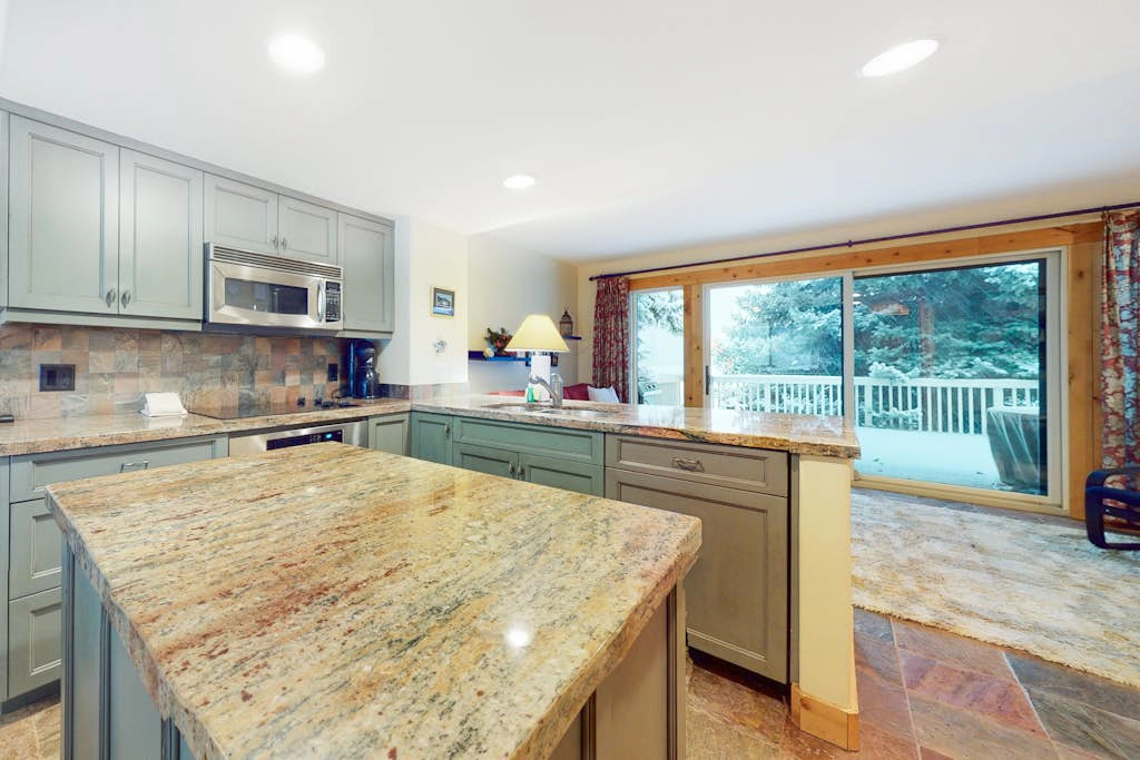 Beautifully Appointed Townhome in Racquet Club Village