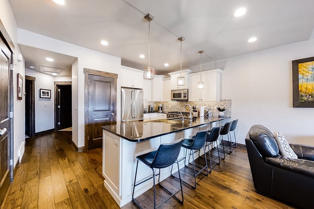 Spacious, new-build stunner near Park City & Deer Valley with private hot tub