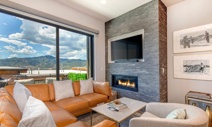 Brand-new townhome with views & hot tub - 12 mins to Park City & Deer Valley