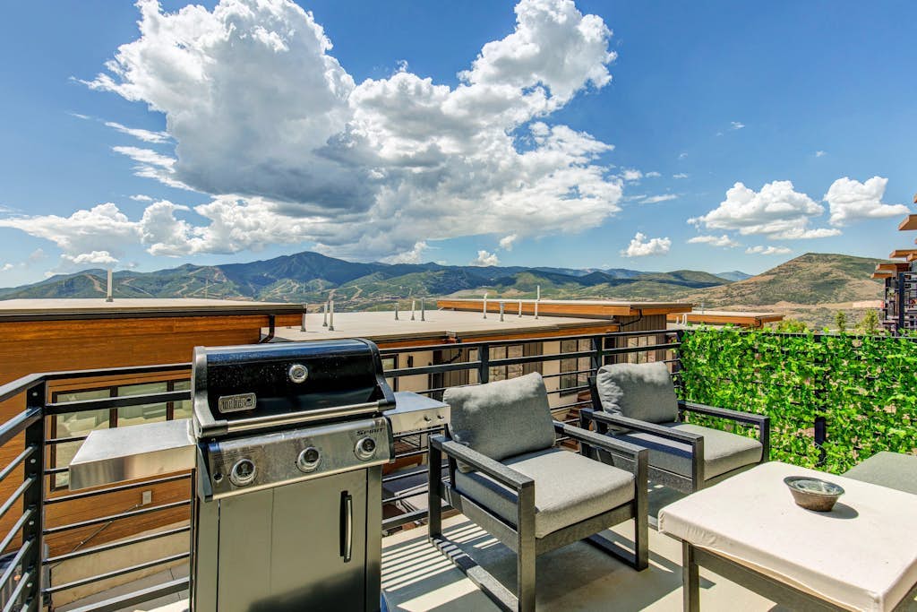 Brand-new townhome with views & hot tub  - 12 mins to Park City & Deer Valley