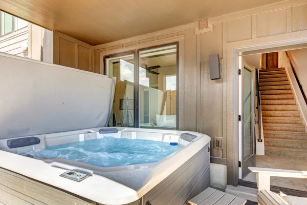 Brand-new townhome with views & hot tub - 12 mins to Park City & Deer Valley