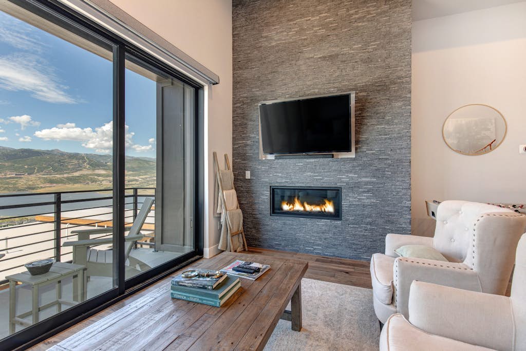 Stunning View, Family Fun and Steps from Deer Valleys New East Village