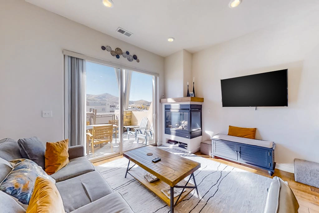 Newpark Terrace Gem with Private Hot Tub & Mountain Views - Walk to Dining