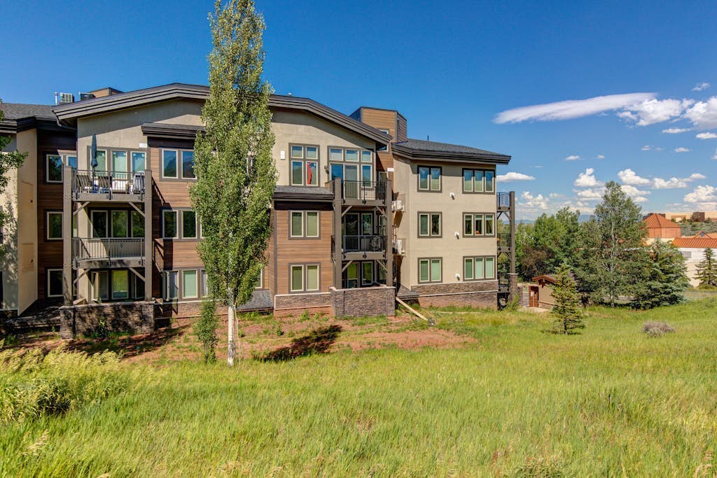 Superbly Updated Condo with Mountain Views, Shared Pool, Hot Tub, Walking Paths