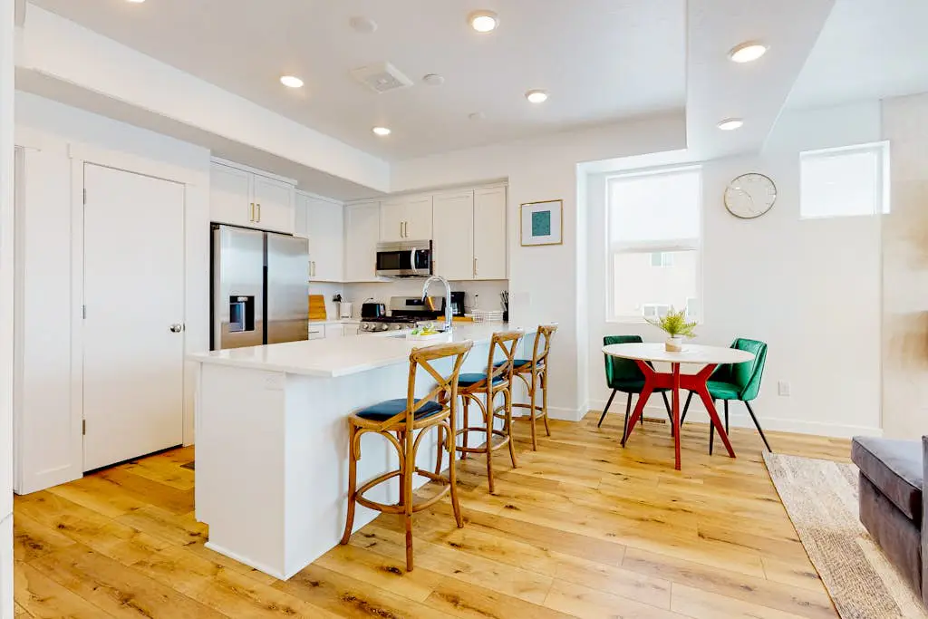 Brand-new townhome near slopes & town with fireplace, home gym, & W&D - dogs OK
