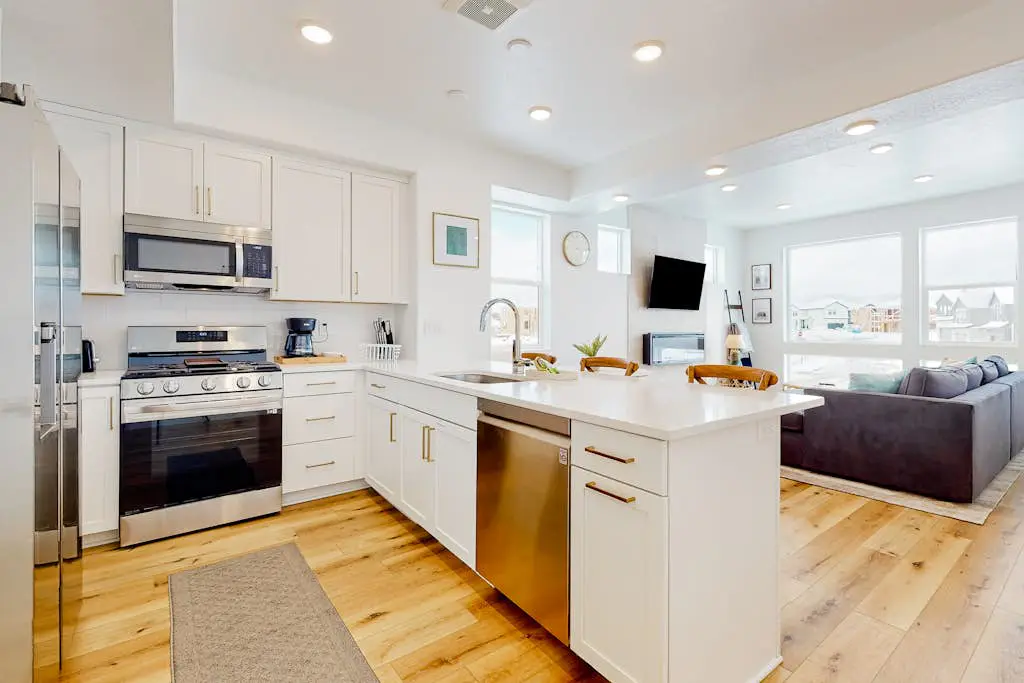Brand-new townhome near slopes & town with fireplace, home gym, & W&D - dogs OK