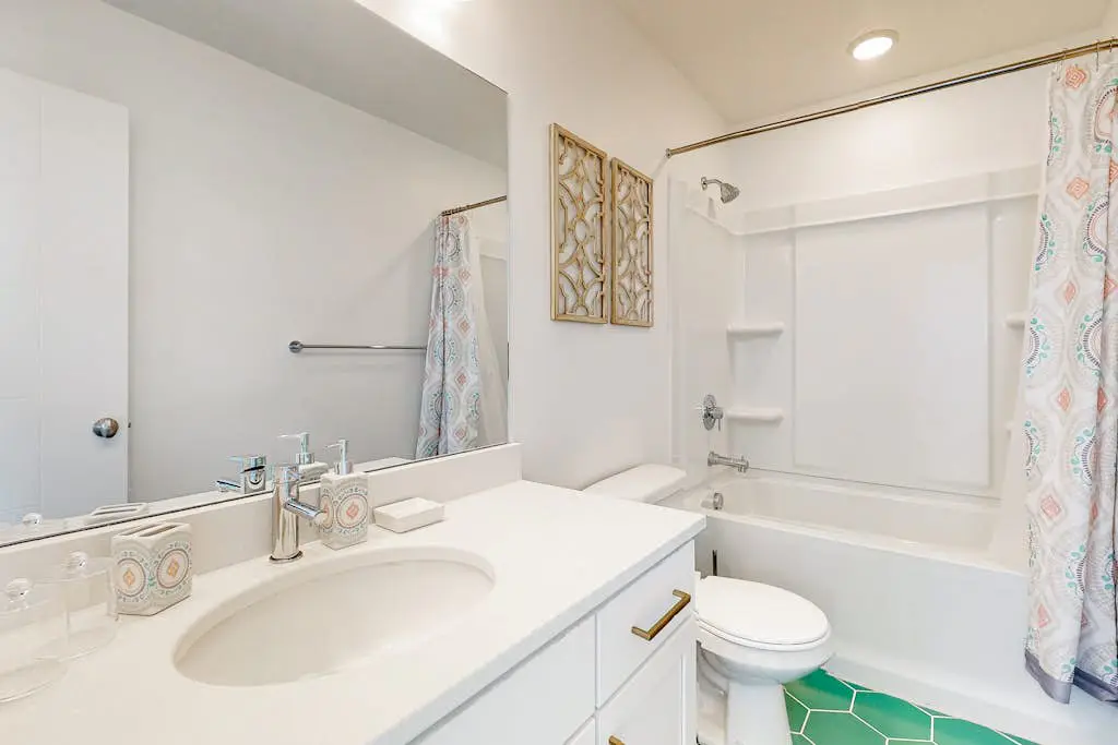 Brand-new townhome near slopes & town with fireplace, home gym, & W&D - dogs OK