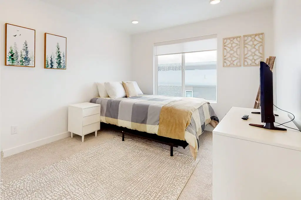 Brand-new townhome near slopes & town with fireplace, home gym, & W&D - dogs OK