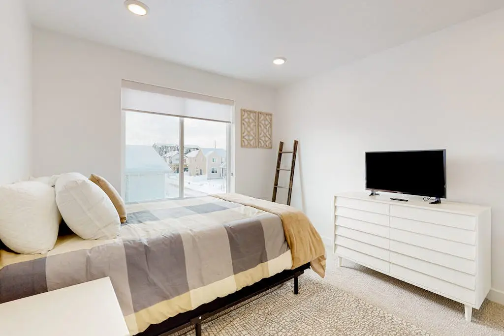 Brand-new townhome near slopes & town with fireplace, home gym, & W&D - dogs OK