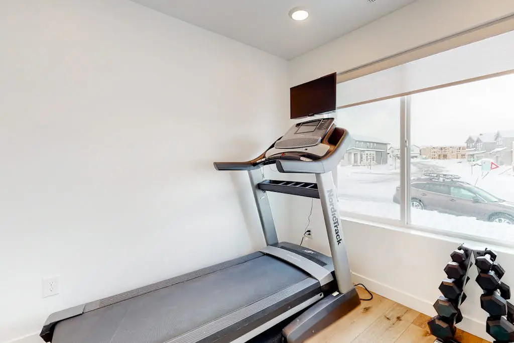 Brand-new townhome near slopes & town with fireplace, home gym, & W&D - dogs OK