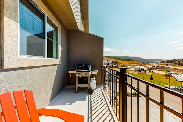 Family-friendly 3-story townhouse with private gas grill near Park City Mountain