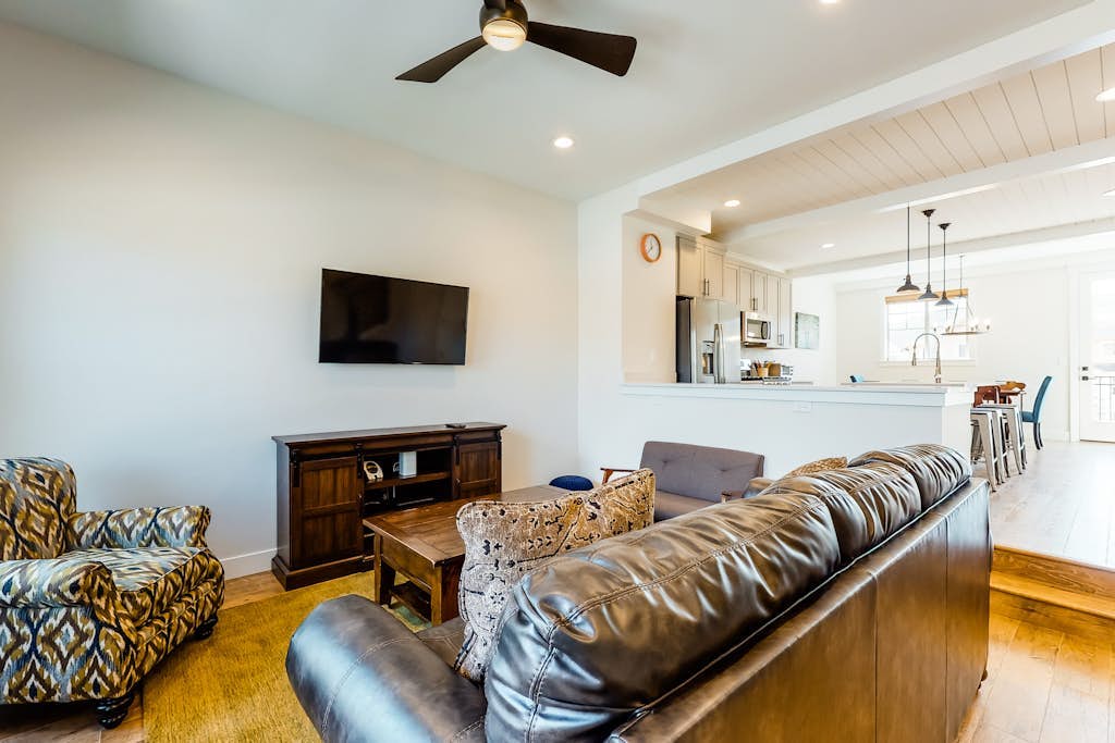 Family-friendly 3-story townhouse w/private gas grill near Park City Mountain