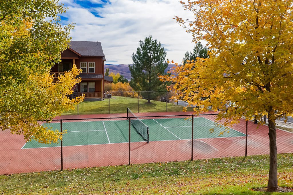 Inviting mountain condo near the reservoir & slopes with pool & hot tub