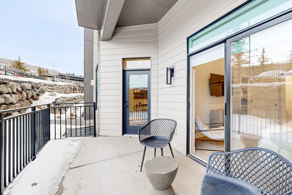 Modern resort condo with pool, hot tub + shuttle service