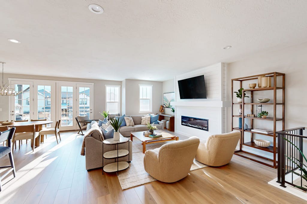 Bright Spacious & Modern Condo with fireplace and gas grill