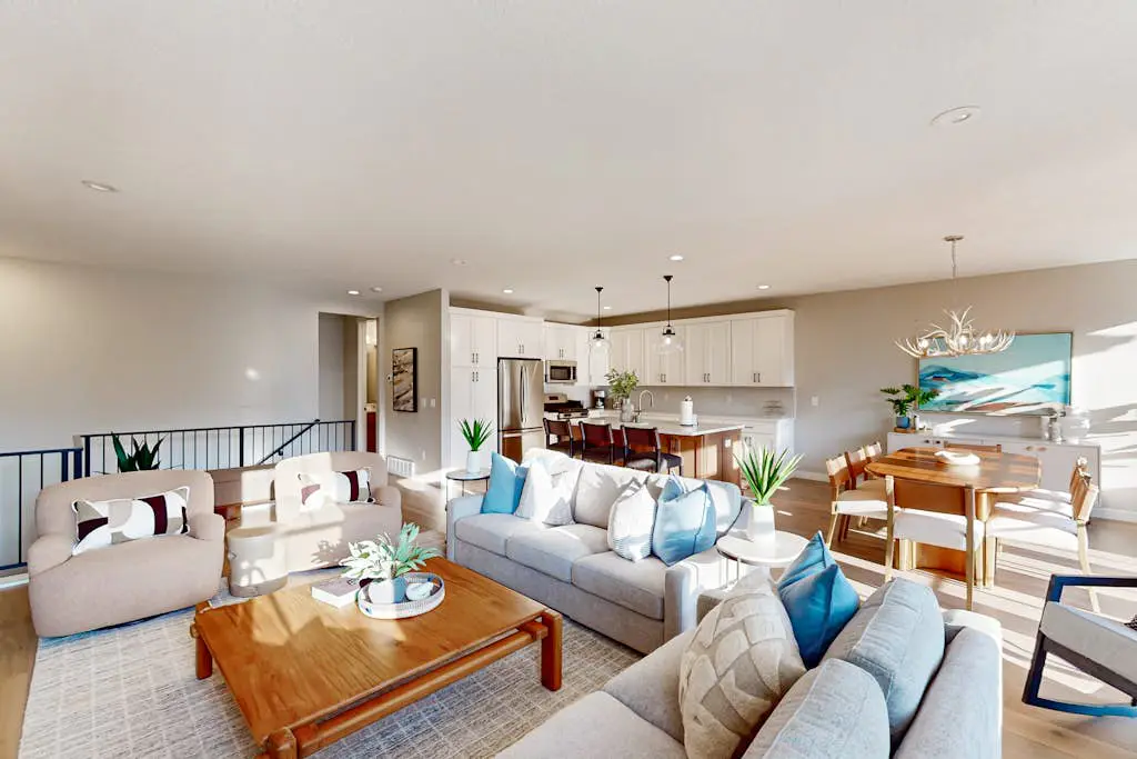 Bright Spacious & Modern Condo with fireplace and gas grill