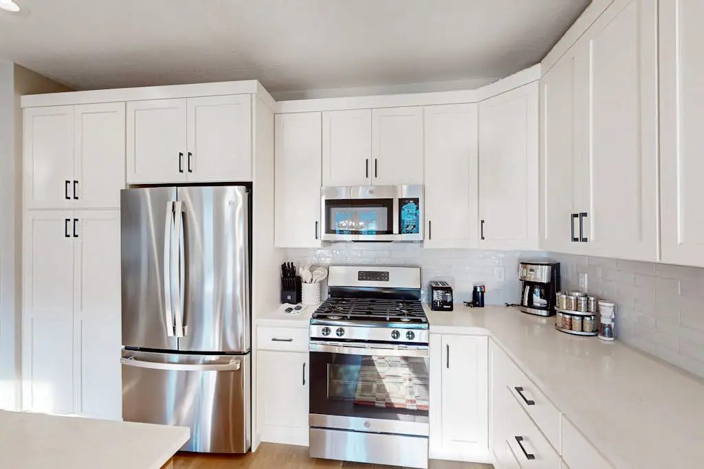 Bright Spacious & Modern Condo with fireplace and gas grill