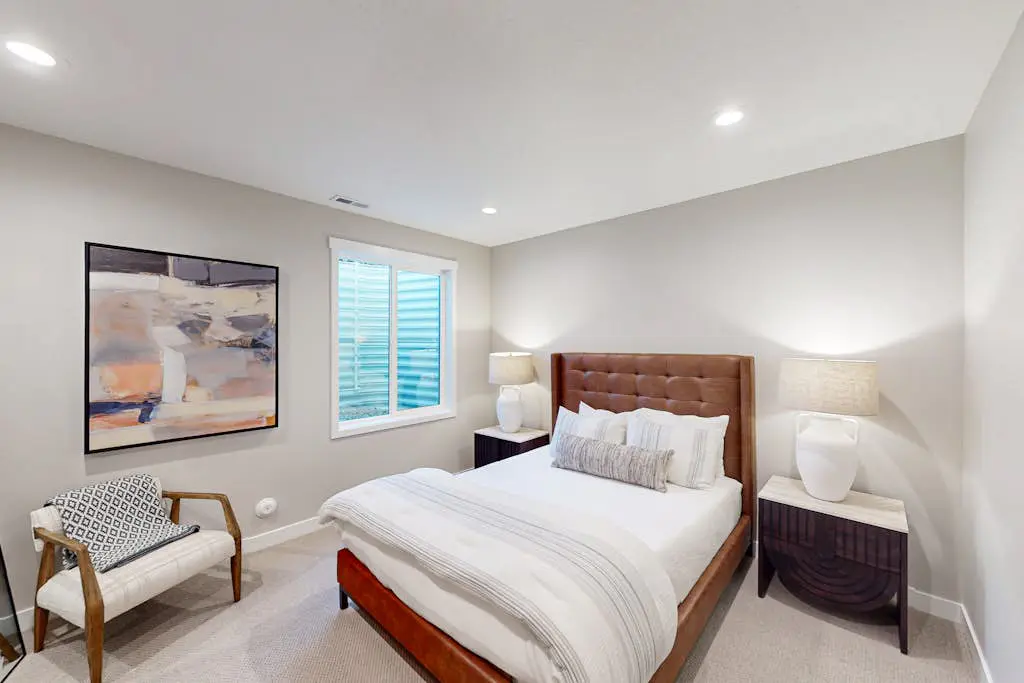 Bright Spacious & Modern Condo with fireplace and gas grill