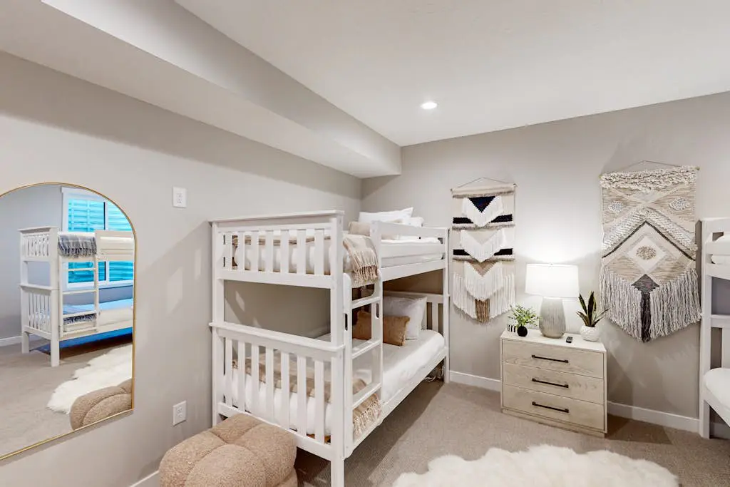 Bright Spacious & Modern Condo with fireplace and gas grill