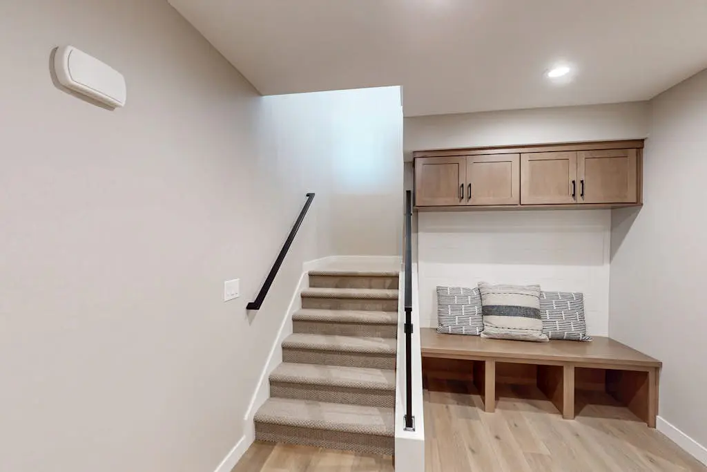 Bright Spacious & Modern Condo with fireplace and gas grill