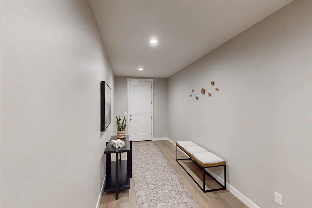 Bright Spacious & Modern Condo with fireplace and gas grill