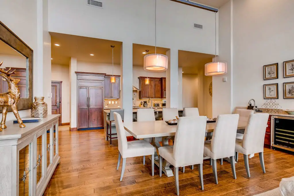 Stunning ski-in/ski-out penthouse w/ shared pool, hot tub, sauna & gym