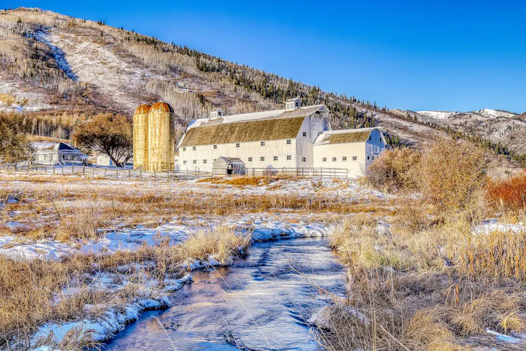 Stunning ski-in/ski-out penthouse w/ shared pool, hot tub, sauna & gym