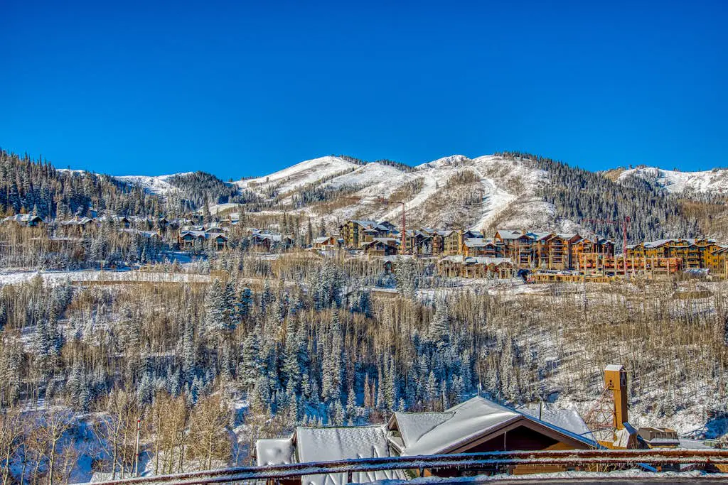 Stunning ski-in/ski-out penthouse w/ shared pool, hot tub, sauna & gym