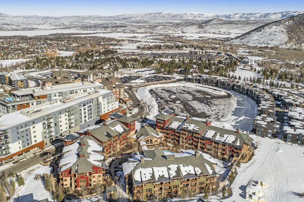 Stunning ski-in/ski-out penthouse w/ shared pool, hot tub, sauna & gym