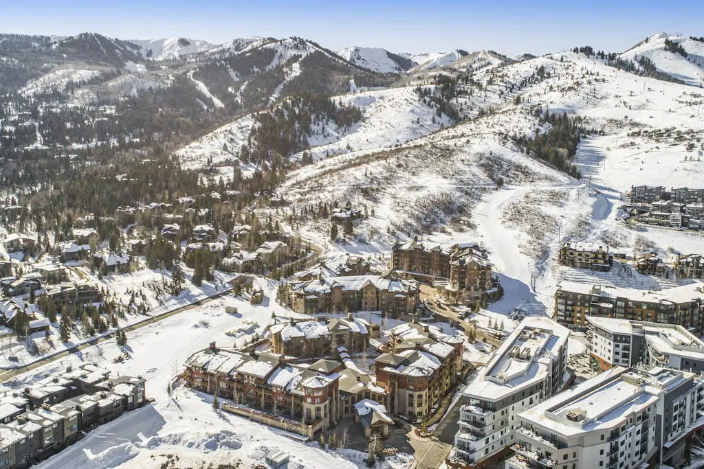 Stunning ski-in/ski-out penthouse w/ shared pool, hot tub, sauna & gym
