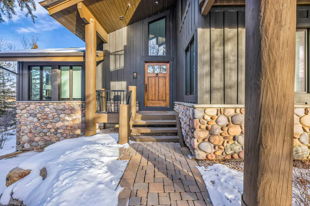 Mountain-view abode with a hot tub, scenic balcony, fireplaces, & free shuttle