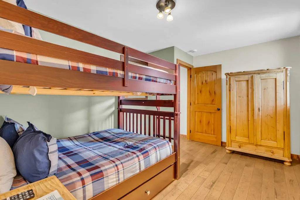 Charming house overlooking Main St with hot tub - Walk to Slopes