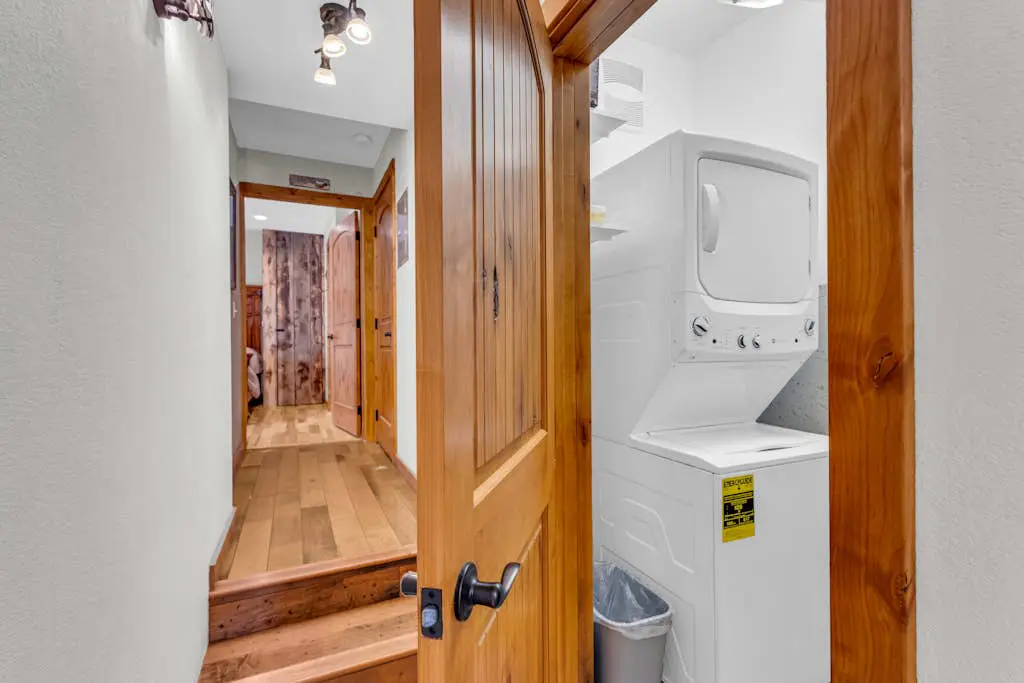 Charming house overlooking Main St with hot tub - Walk to Slopes