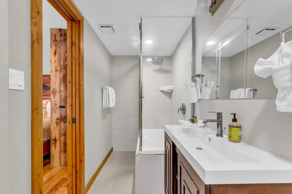 Charming house overlooking Main St with hot tub - Walk to Slopes