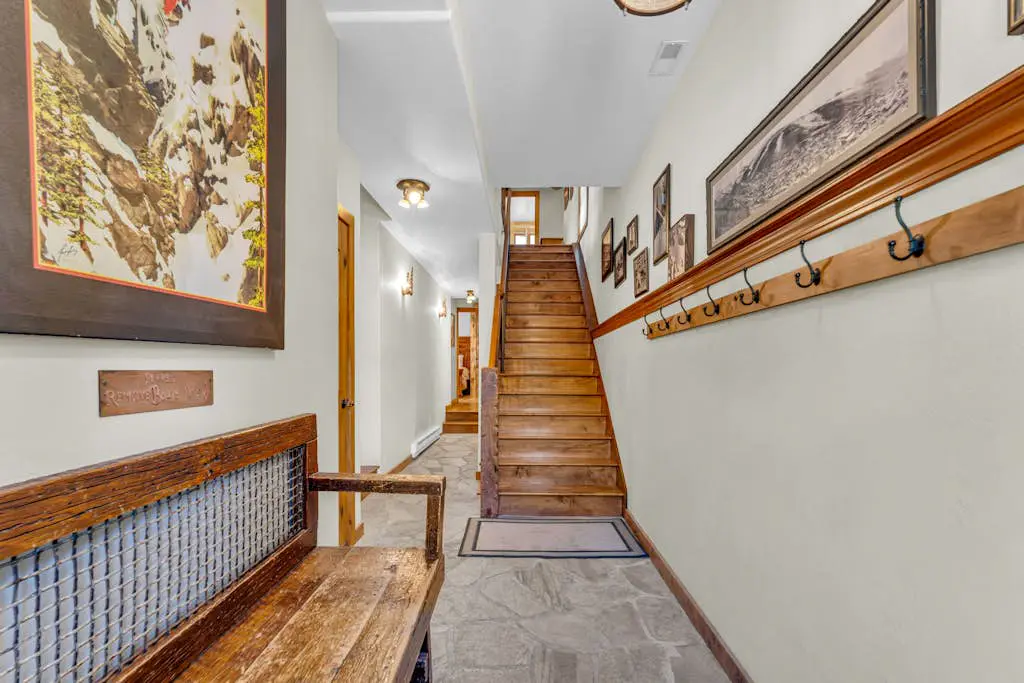 Charming house overlooking Main St with hot tub - Walk to Slopes