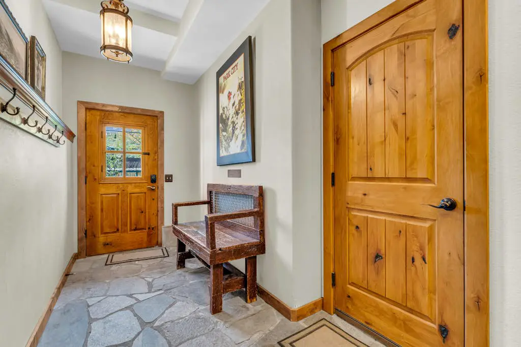Charming house overlooking Main St with hot tub - Walk to Slopes