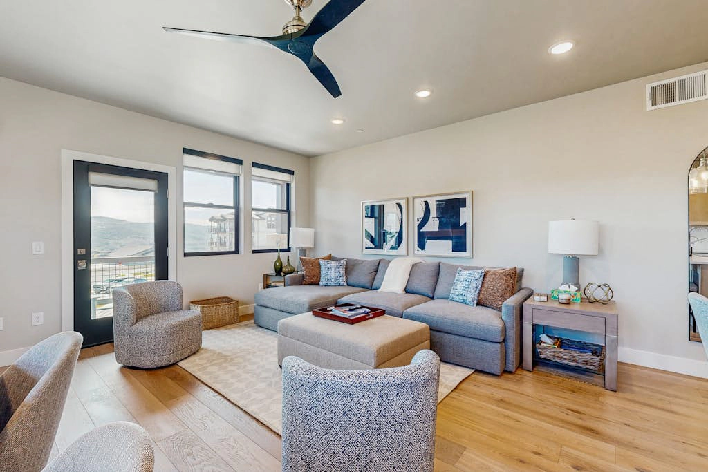 Mayflower Lakeside 201