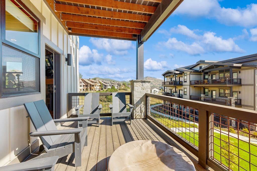 Lakeview Condo with fireplace, gas grill & w/d - close to skiing, hiking, & lake