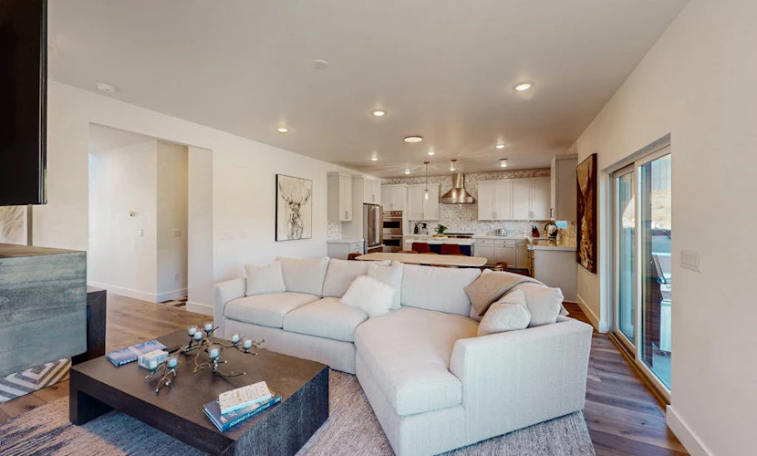 Panoramic views, hot tub & game room, Minutes from Jordanelle Express Gondola.