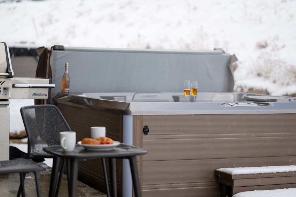 Panoramic views, hot tub & game room, Minutes from Jordanelle Express Gondola