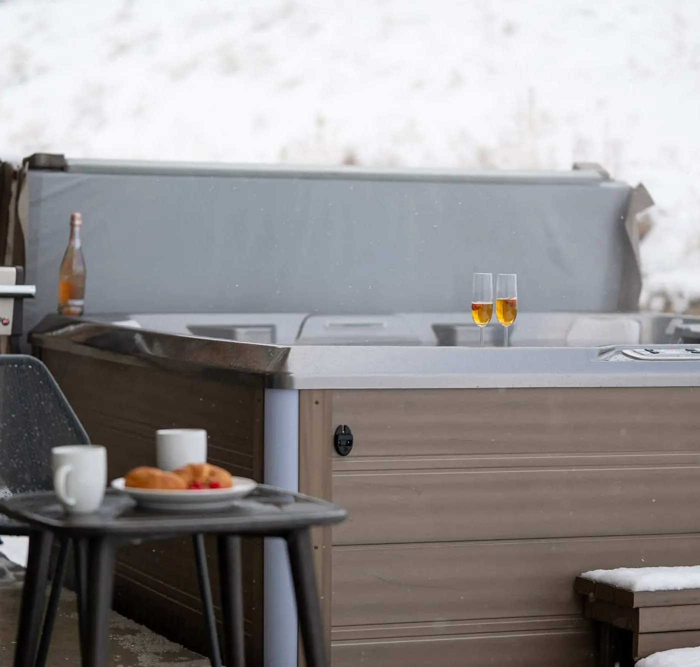 Panoramic views, hot tub & game room, Minutes from Jordanelle Express Gondola