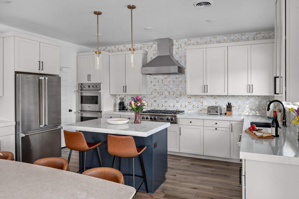 Panoramic views, hot tub & game room, Minutes from Jordanelle Express Gondola